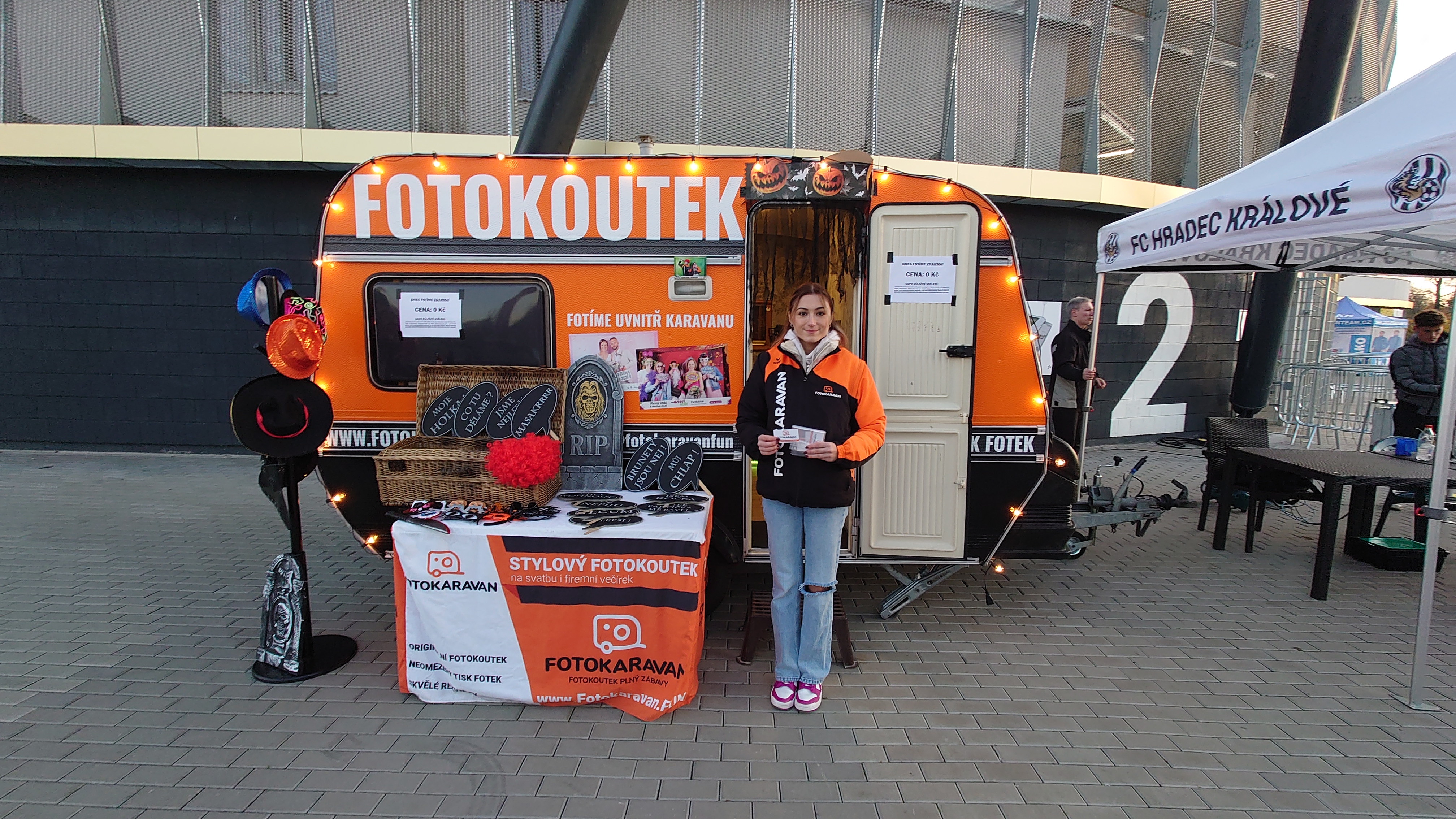 Fotokoutek s okamžitým tiskem fotek vs. digitální galerie. Co je lepší?