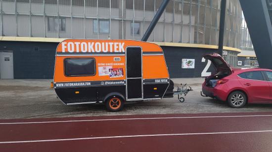 Galerie S fotokaravaem ve fanzóně na fotbalovém stadion v Hradci Králové 1