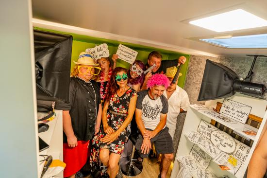 Galerie S fotokaravanem na svatbě Pavly a Michala, Zámek Skřivany