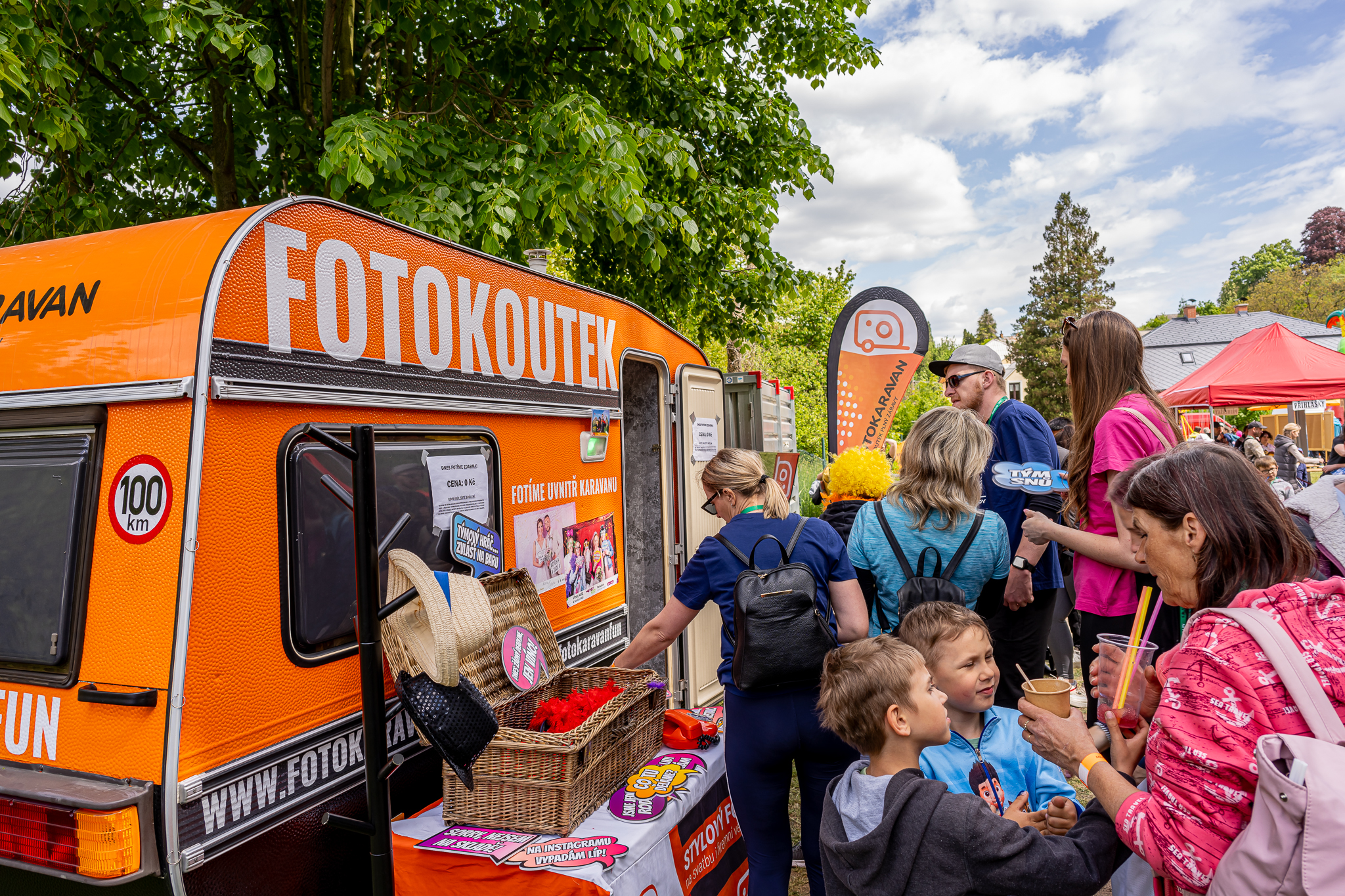 Fotokoutek jako marketingový nástroj – jak ho využít na firemních akcích?